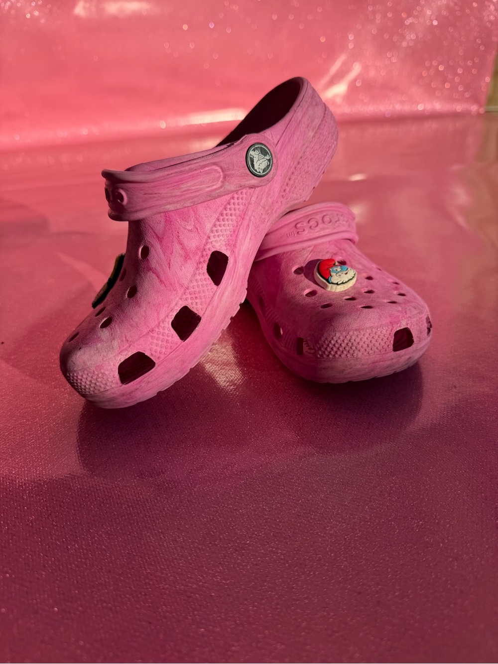 CROCS Kids Classic Clog in Bright Pink with Charm